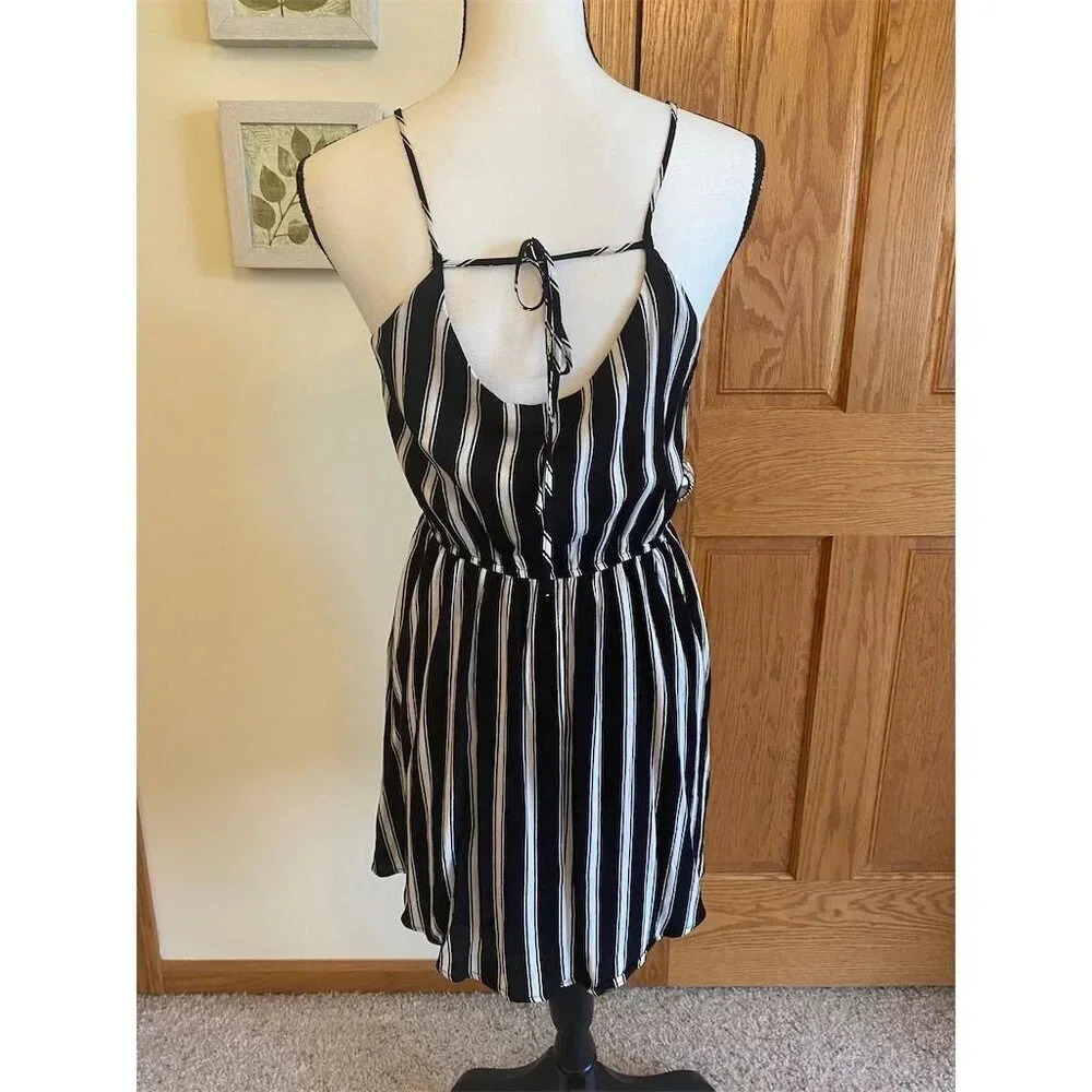 Forever 21 Women's Black & White Striped Mini Dress M Sleeveless Fit & Flare - Picture 6 of 8